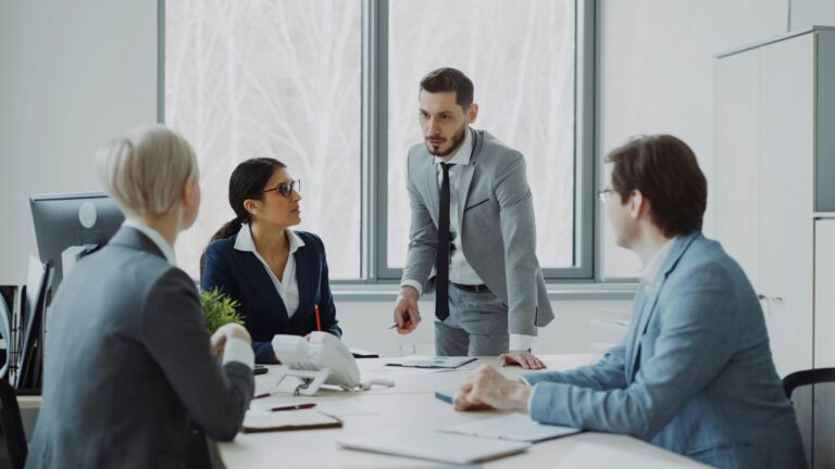 大企業の新規事業はなぜ「死の谷」を越えられないのか
